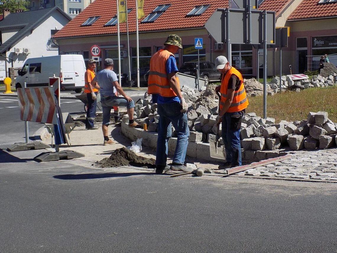 Najpierw arcybiskup święcił, a teraz rondo… rozbierają Najpierw arcybiskup święcił, a teraz rondo… rozbierają