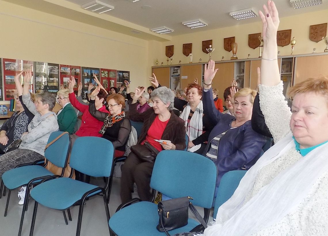 Najpierw narzekają, a potem większość i tak głosuje za Najpierw narzekają, a potem większość i tak głosuje za