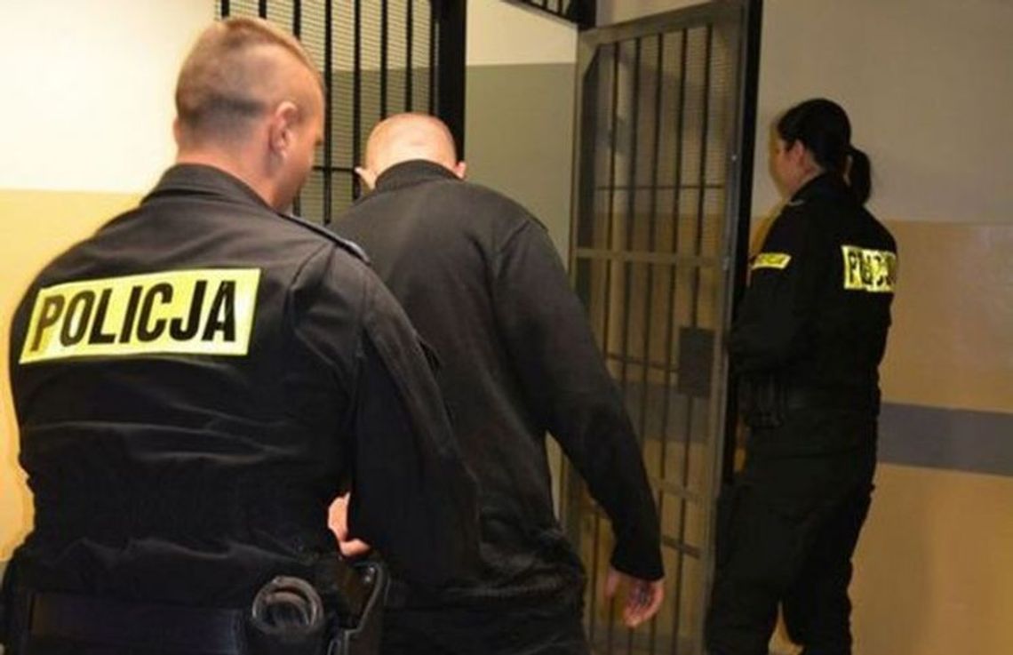 Najpierw okradł mieszkanie. Potem dokonał brutalnego napadu Najpierw okradł mieszkanie. Potem dokonał brutalnego napadu