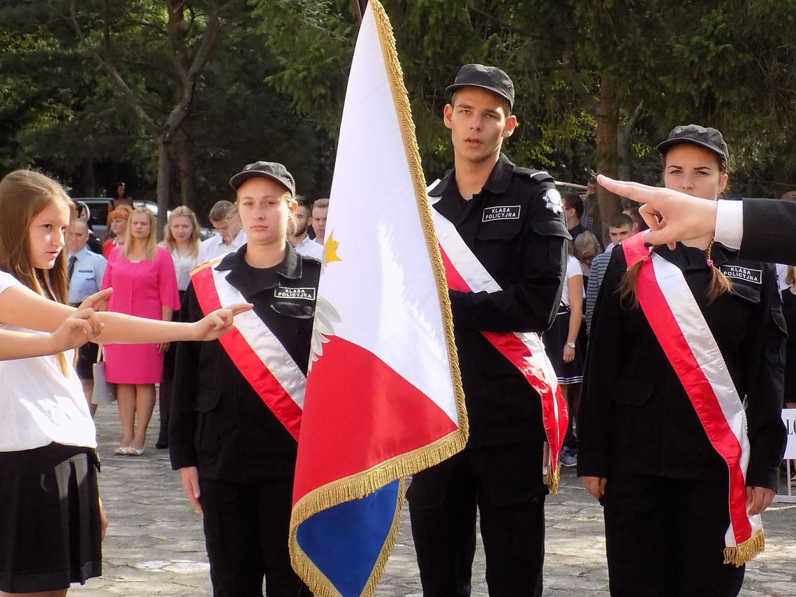 Najważniejsi są dla nas uczniowie Najważniejsi są dla nas uczniowie