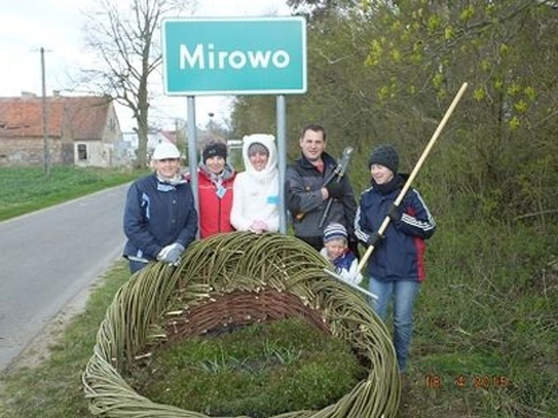 Największy kosz w kwiatowej wiosce