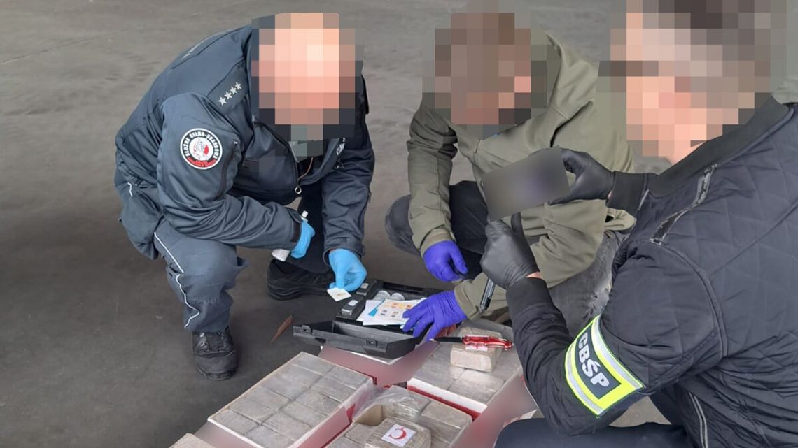 Rekordowy przemyt heroiny. Służby przejęły ponad tonę narkotyków wartych 220 mln zł Rekordowy przemyt heroiny. Służby przejęły ponad tonę narkotyków wartych 220 mln zł