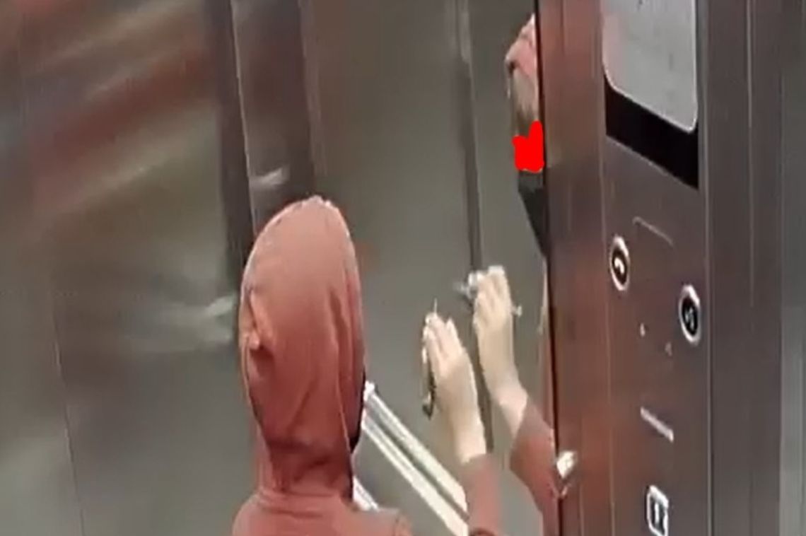 Napisał na burmistrza w windzie Napisał na burmistrza w windzie