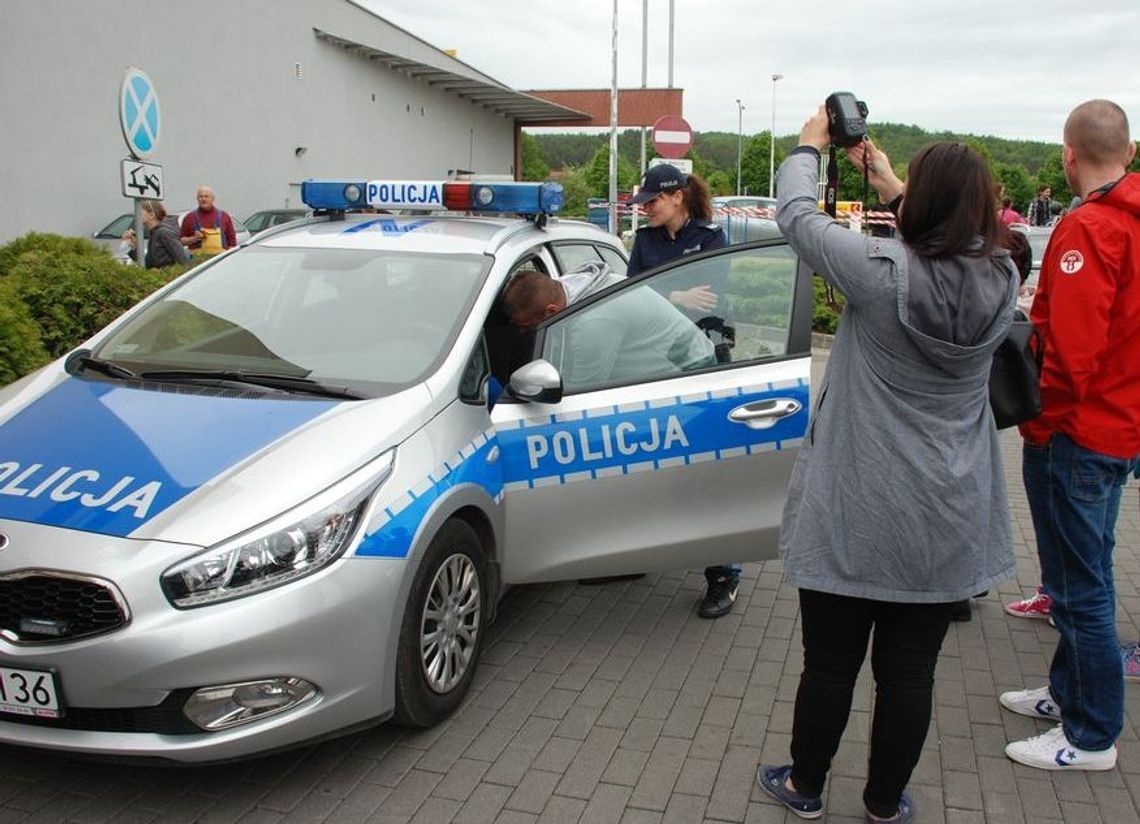 Napisy internauty bodka47 na radiowozach Napisy internauty bodka47 na radiowozach