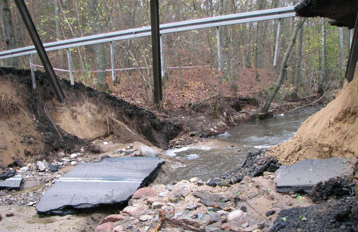 Naprawiono drogę po powodzi spowodowanej przez bobry?