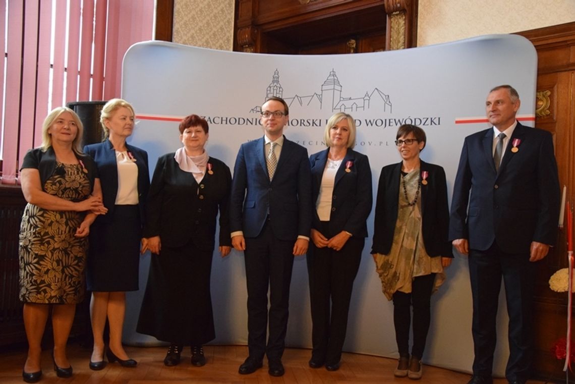 Nasi pracownicy oświaty odznaczeni Nasi pracownicy oświaty odznaczeni