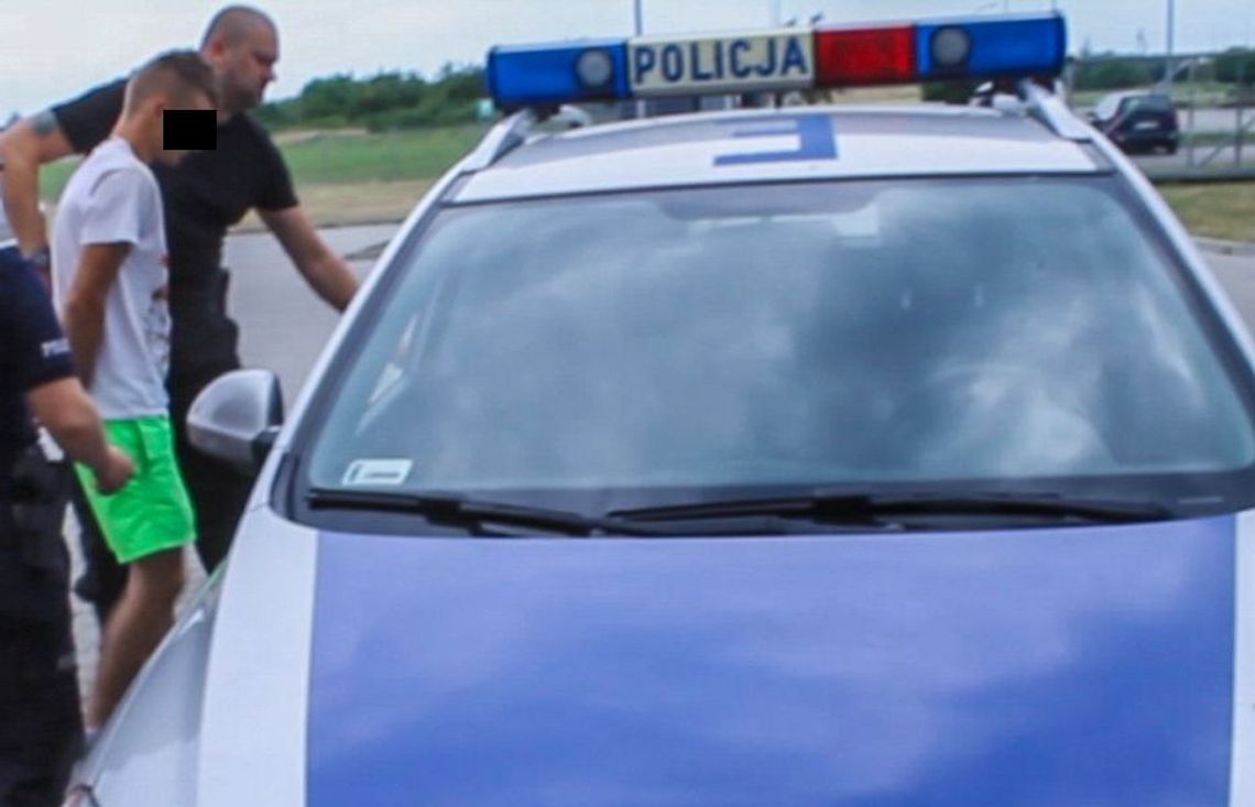 Nastolatek i jego starszy kolega posiadali narkotyki. Młodszy uprawiał konopie w domu Nastolatek i jego starszy kolega posiadali narkotyki. Młodszy uprawiał konopie w domu