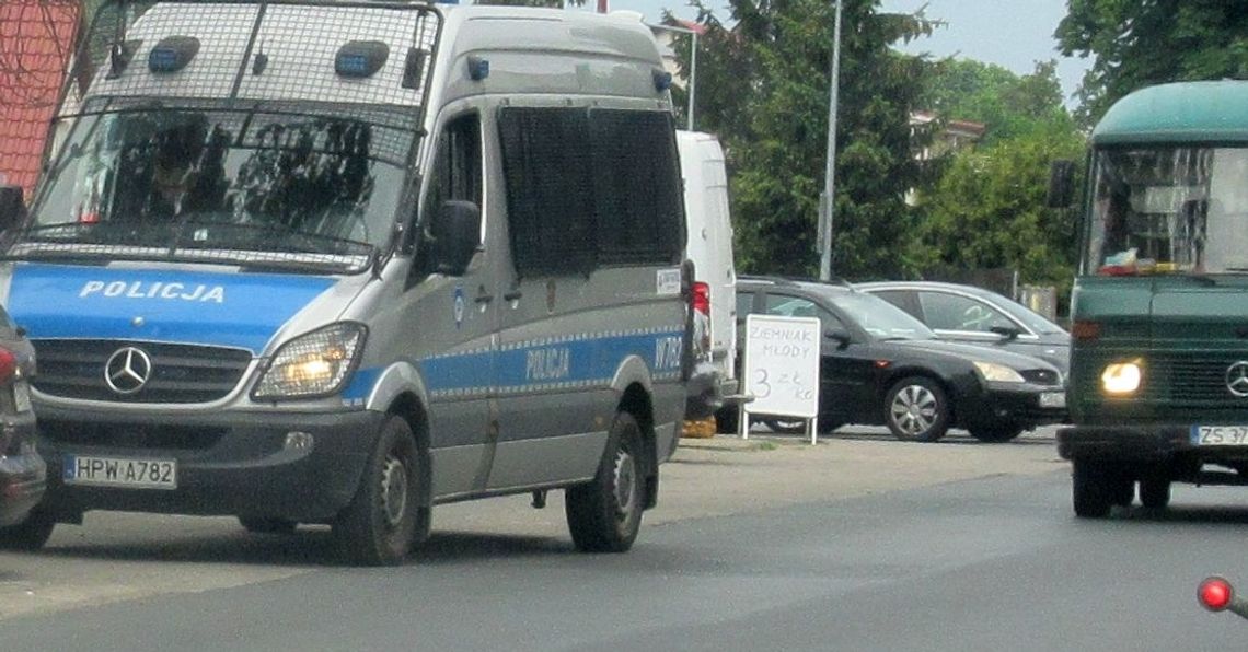 Nastolatek wpadł na Łużyckiej. Jechał odurzony motorowerem Nastolatek wpadł na Łużyckiej. Jechał odurzony motorowerem