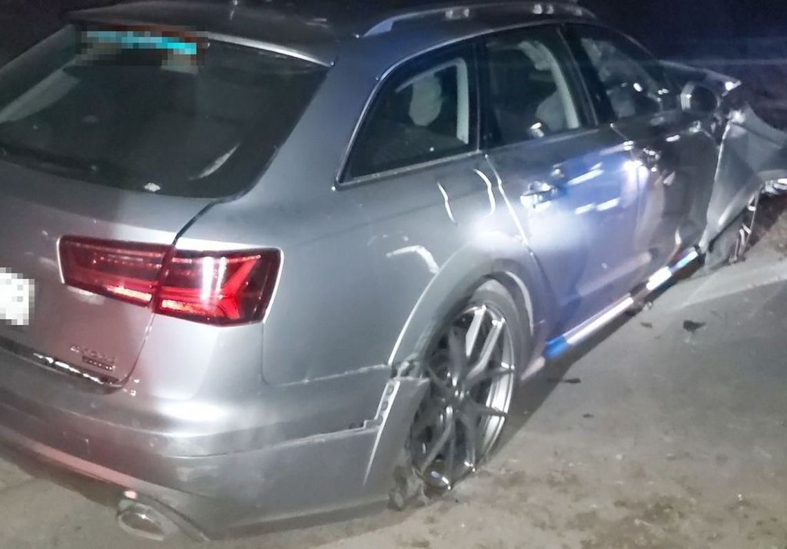 Nastoletni kierowca Skody najechał na tył Audi. Młoda kobieta w szpitalu Nastoletni kierowca Skody najechał na tył Audi. Młoda kobieta w szpitalu