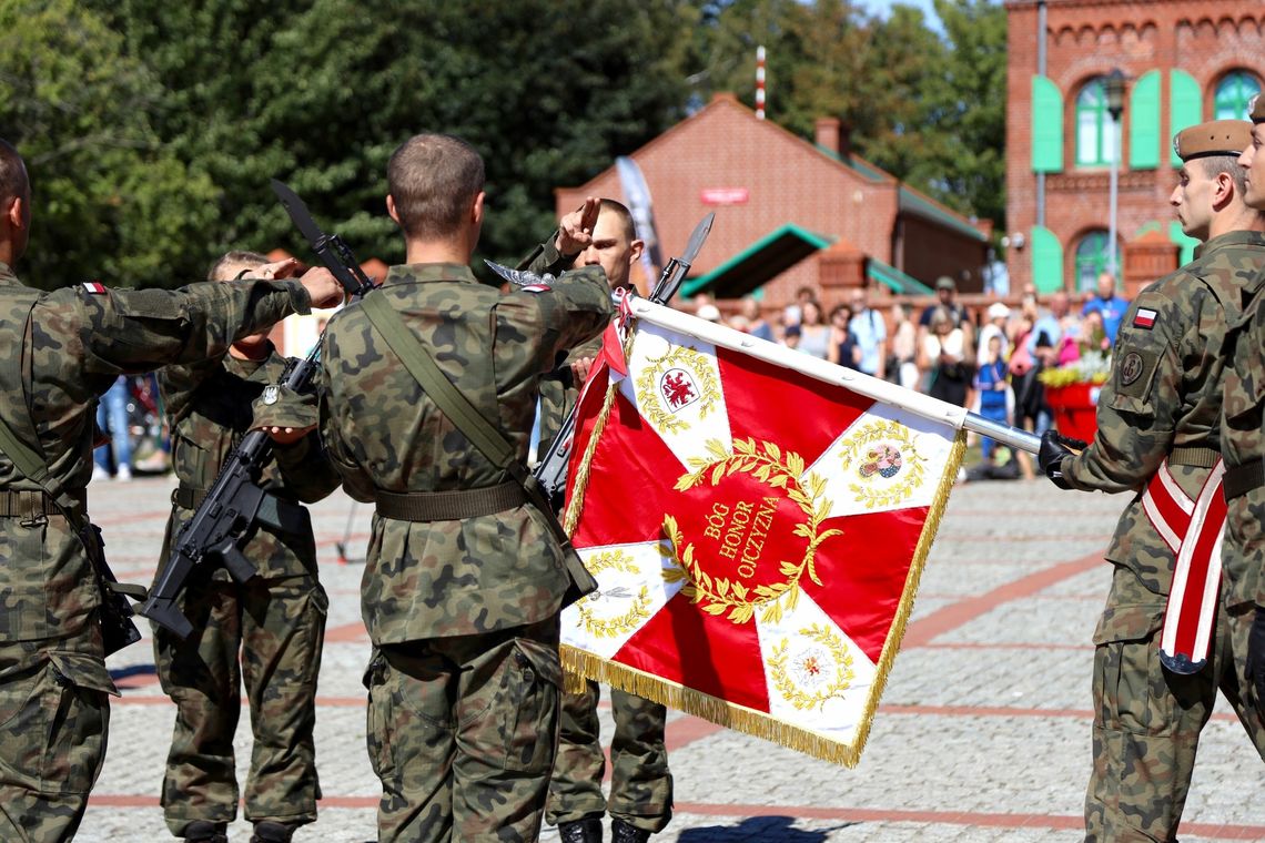 "Naucz się dobrze robić małe rzeczy". Przysięgali na sztandar