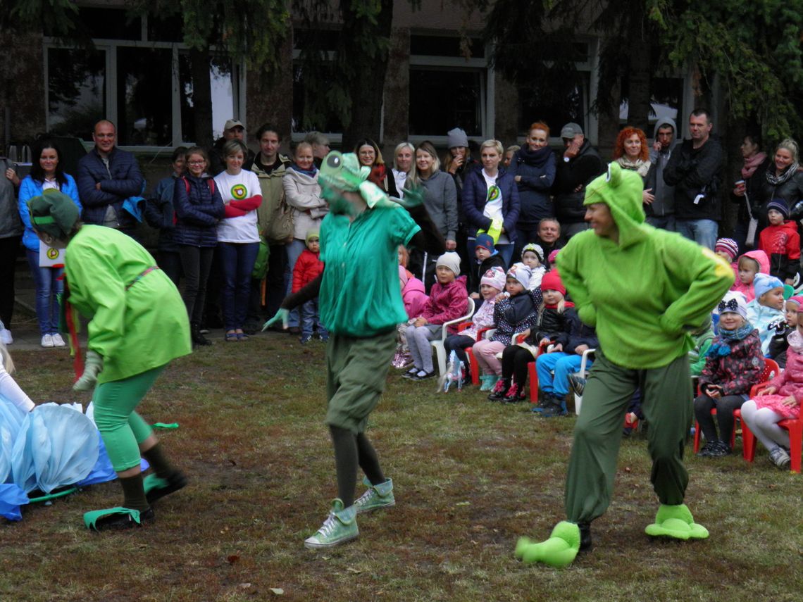 Nauczycielki wystąpiły dla dzieci, a władza przybijała „piątki” Nauczycielki wystąpiły dla dzieci, a władza przybijała „piątki”