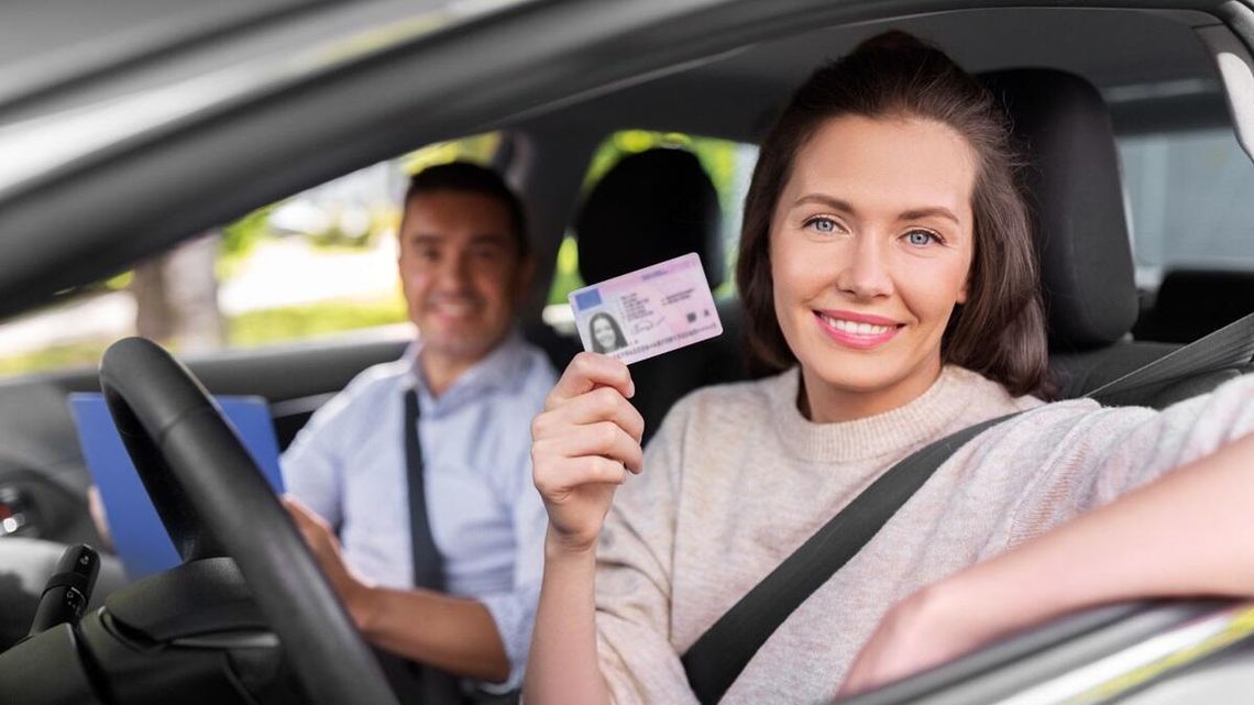 Jeśli jedzie mimo cofniętych uprawnień, to prawo jazdy zabiorą na zawsze. Zero tolerancji alkoholu Jeśli jedzie mimo cofniętych uprawnień, to prawo jazdy zabiorą na zawsze. Zero tolerancji alkoholu