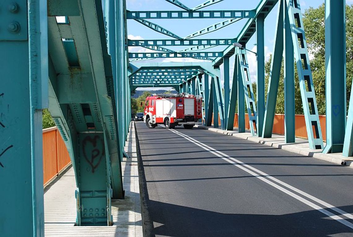 Nie chciała go, to skoczył z mostu Nie chciała go, to skoczył z mostu