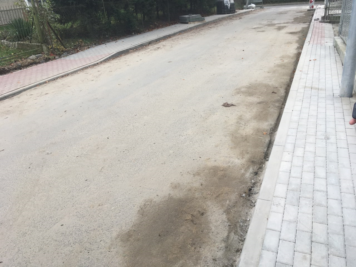 Nie ma możliwości wykonania pełnowymiarowego chodnika - uważają władze Gryfina Nie ma możliwości wykonania pełnowymiarowego chodnika - uważają władze Gryfina