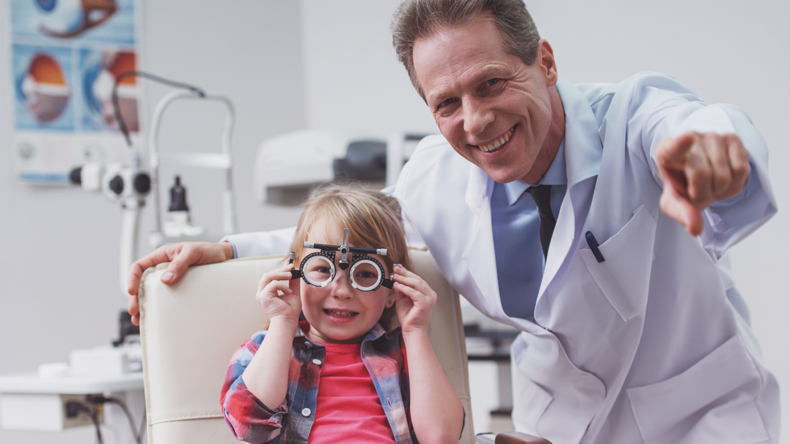 Okulary na NFZ dobierze nam nie tylko okulista, ale i optometrysta. Z sektora prywatnego do publicznego