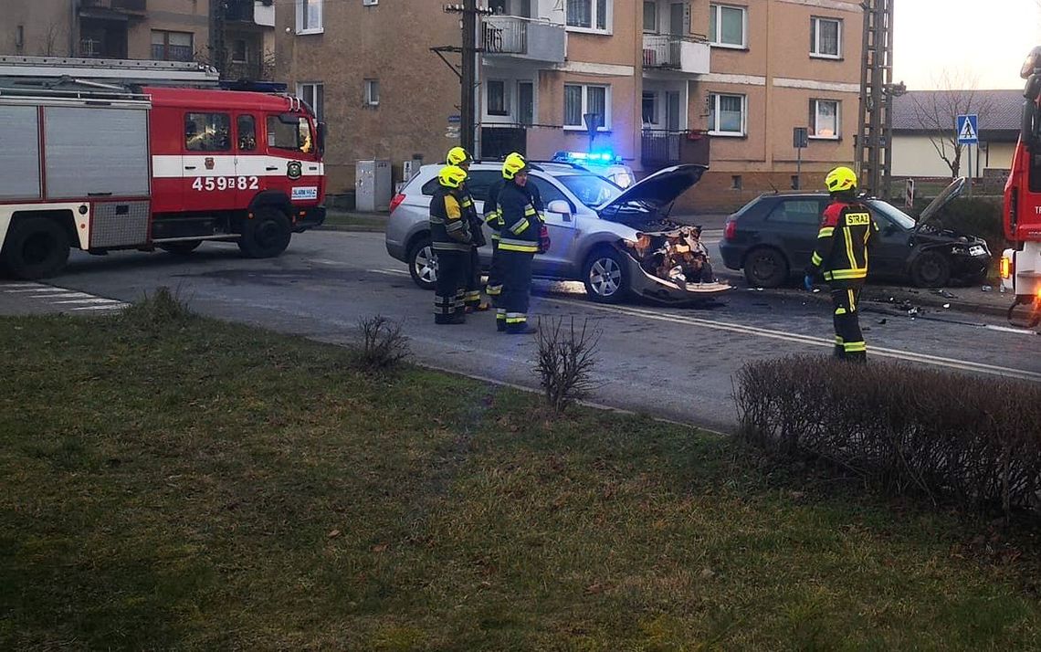 Nie ustąpił pierwszeństwa. Zderzył się z nadjeżdżającym autem [ZDJĘCIA]