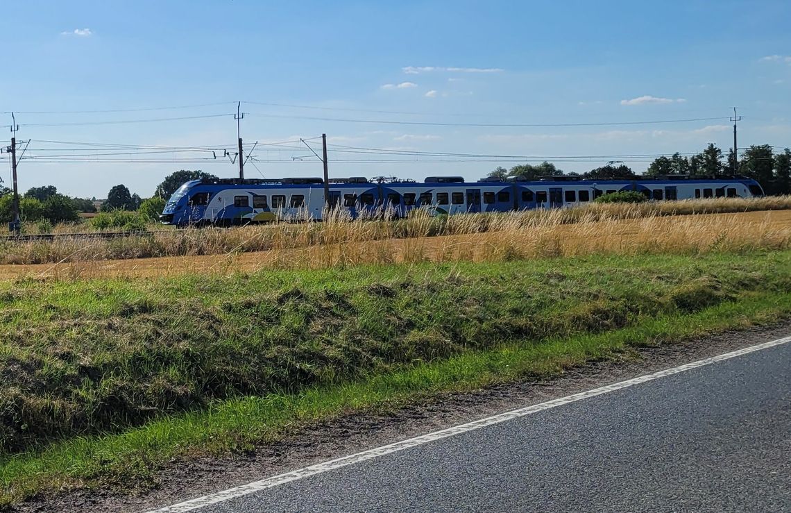 Nie wpuścił pasażerów do pociągu. Tłumy jadą nad morze