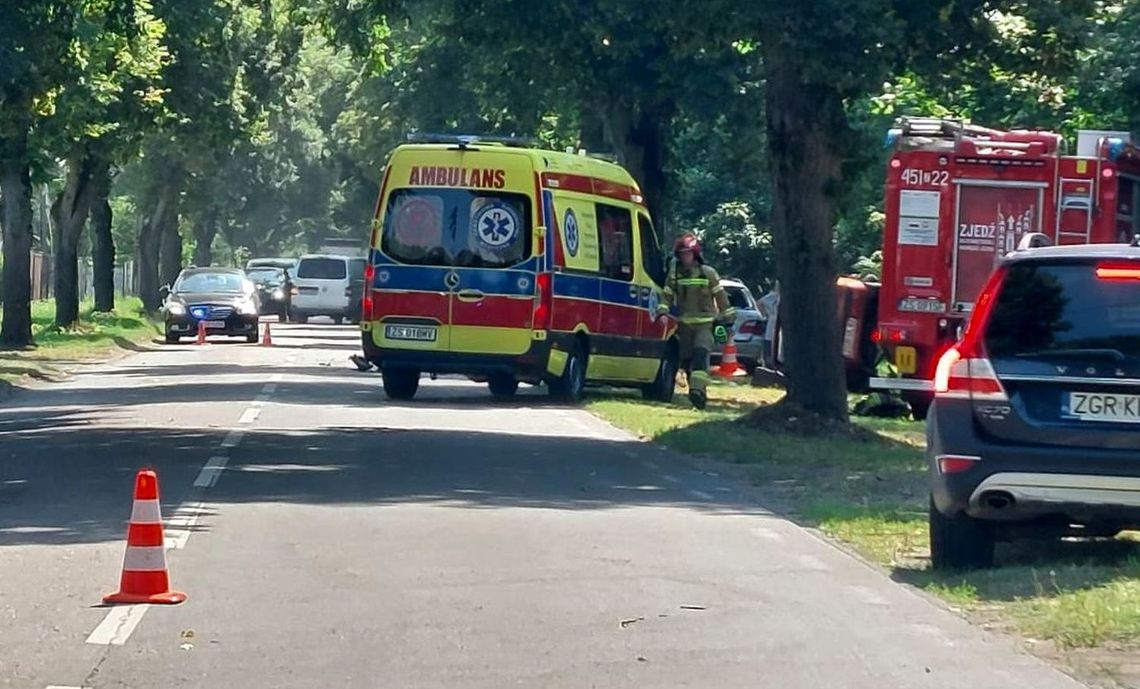Ranny policjant podczas akcji na drodze. Kobieta w ciąży w szpitalu