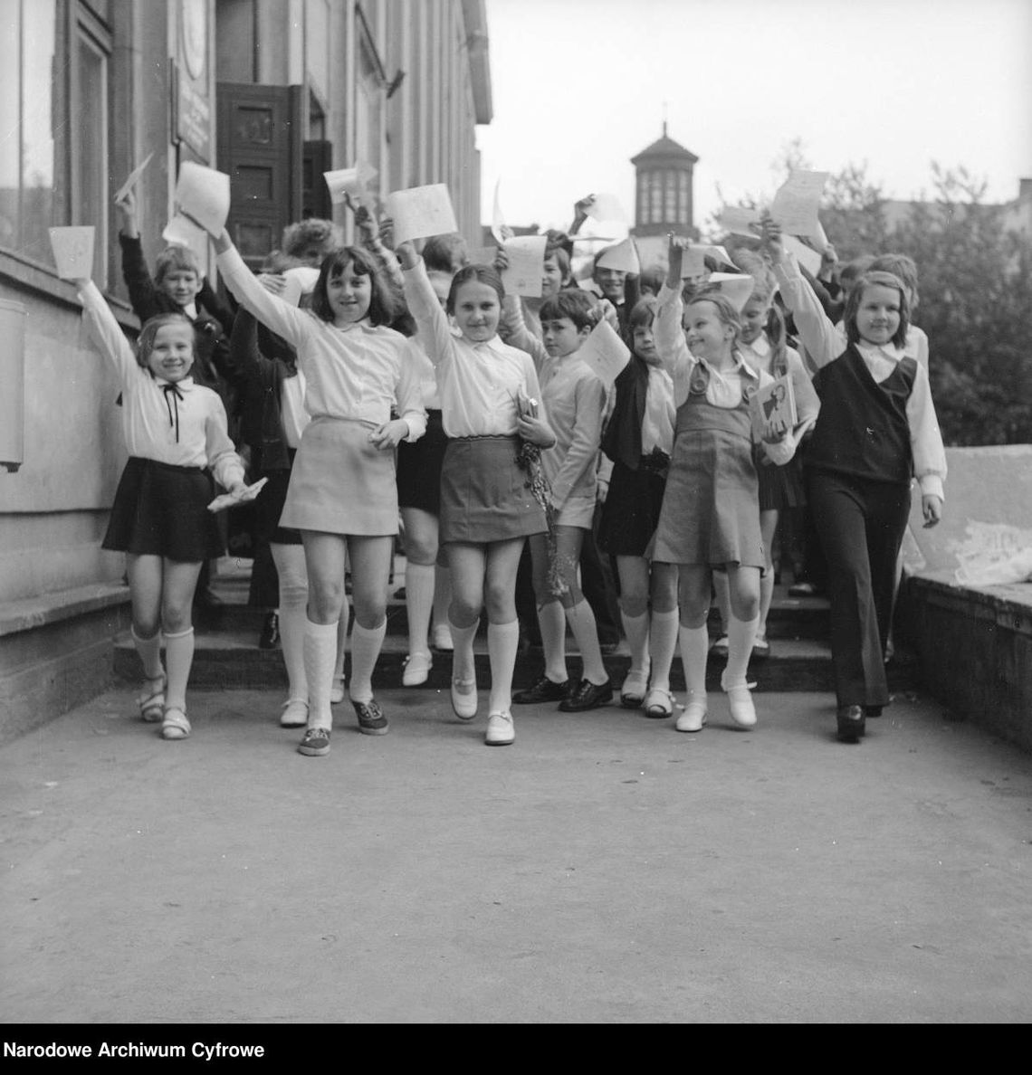 Moda uczniowska. Tak wyglądało zakończenie roku szkolnego w PRL i przed wojną