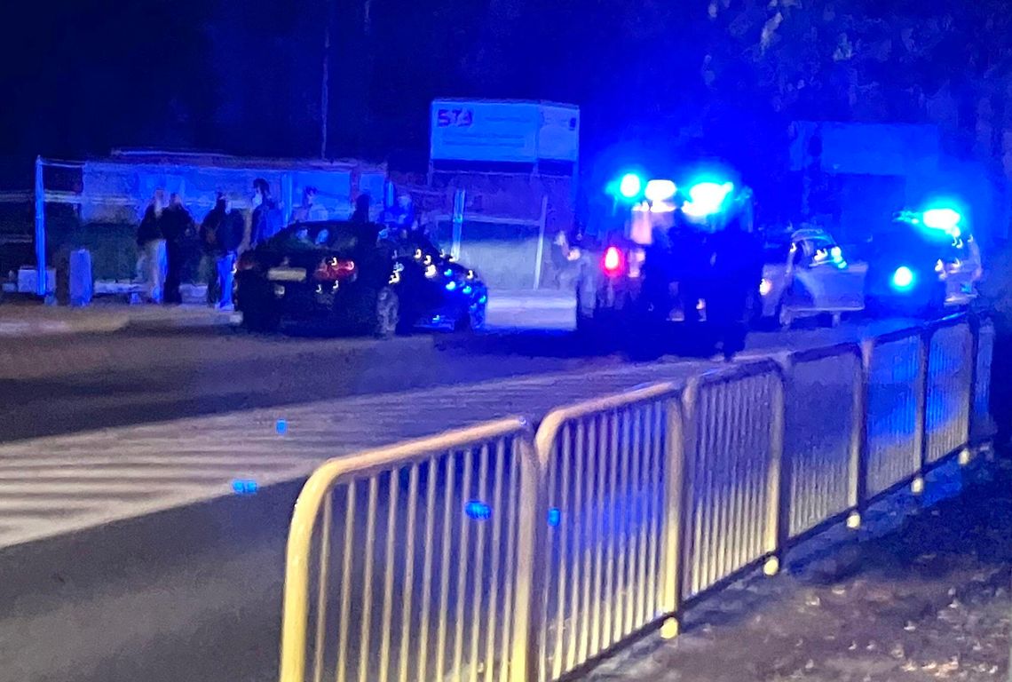 Niebezpieczny pościg ulicami Gryfina. Pijany miejscowy kierowca uciekał przed policją, powstrzymała go blokada