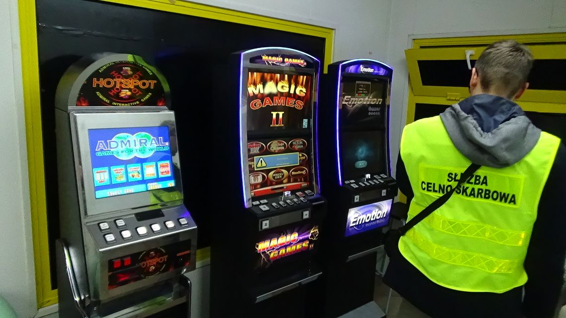 Nielegalny hazard w Gryfinie. Mundurowi w warzywniaku "U Darka" Nielegalny hazard w Gryfinie. Mundurowi w warzywniaku "U Darka"