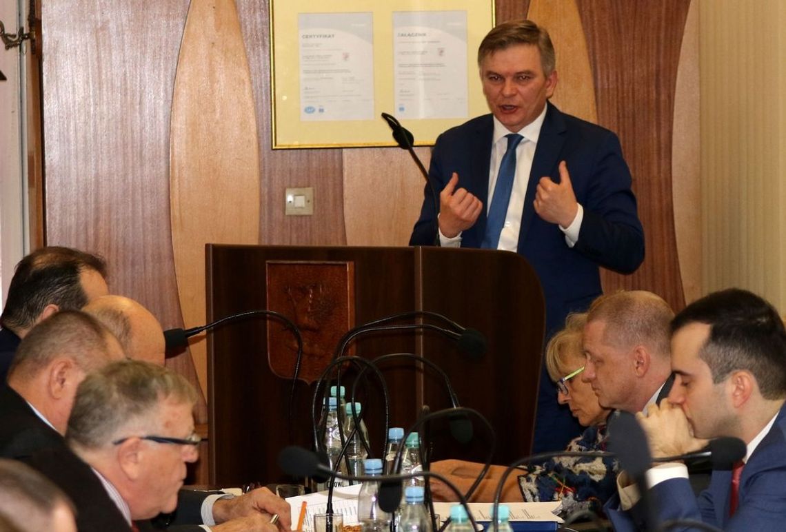 -Nieprawdę mówisz, panie burmistrzu! - twierdzi prezes spółdzielni. –Podwyżki są nieuzasadnione! – odpowiada wiceburmistrz -Nieprawdę mówisz, panie burmistrzu! - twierdzi prezes spółdzielni. –Podwyżki są nieuzasadnione! – odpowiada wiceburmistrz