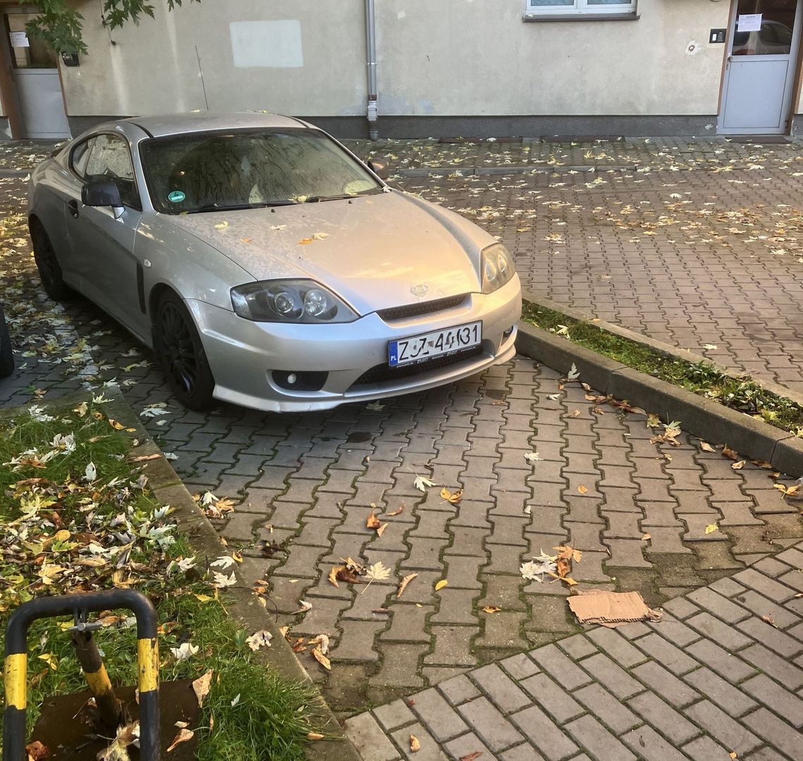 Wyrwana blokada i trąbienie przez pracownika PUK. Co na takie parkowanie GTBS? Wyrwana blokada i trąbienie przez pracownika PUK. Co na takie parkowanie GTBS?