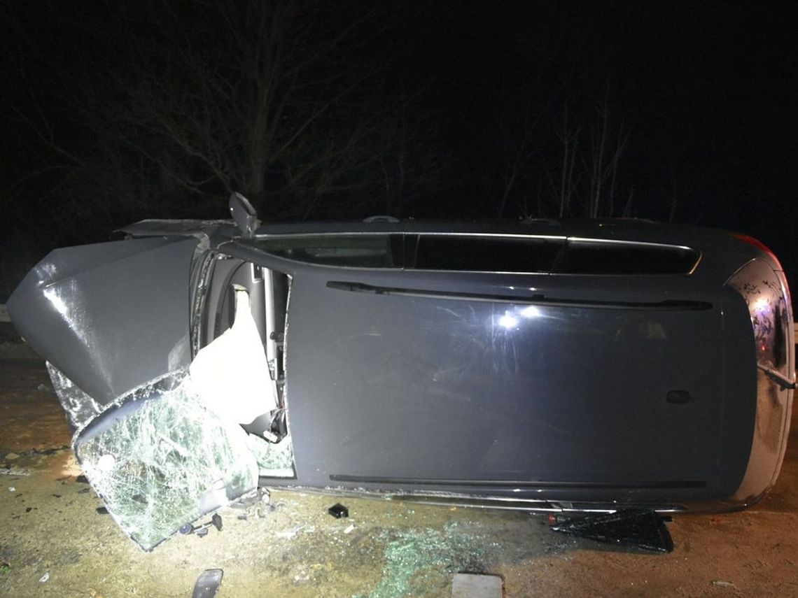 Nietrzeźwy "kamikadze" na południu powiatu gryfińskiego "położył" auto