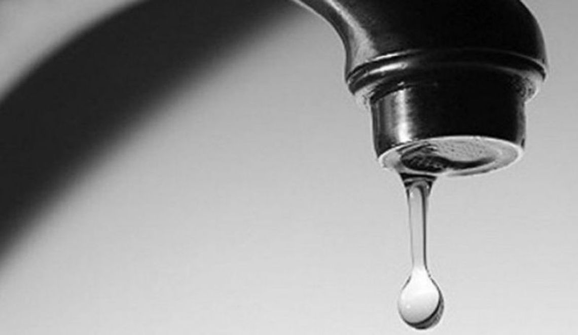 Nieznana firma uszkodziła wodociąg. Mieszkańcy zostali pozbawieni wody Nieznana firma uszkodziła wodociąg. Mieszkańcy zostali pozbawieni wody