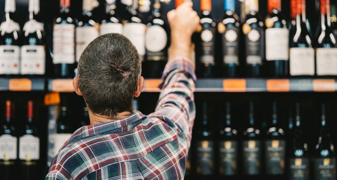 Zakaz sprzedaży alkoholu nocą. Czy przepisy obejmą cały kraj i co na to młodzi Zakaz sprzedaży alkoholu nocą. Czy przepisy obejmą cały kraj i co na to młodzi
