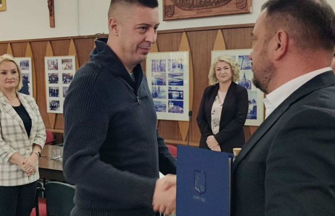 Nominacja dla nowego sołtysa w cieniu przegranej burmistrza. Nowy lider powitany na sesji Nominacja dla nowego sołtysa w cieniu przegranej burmistrza. Nowy lider powitany na sesji