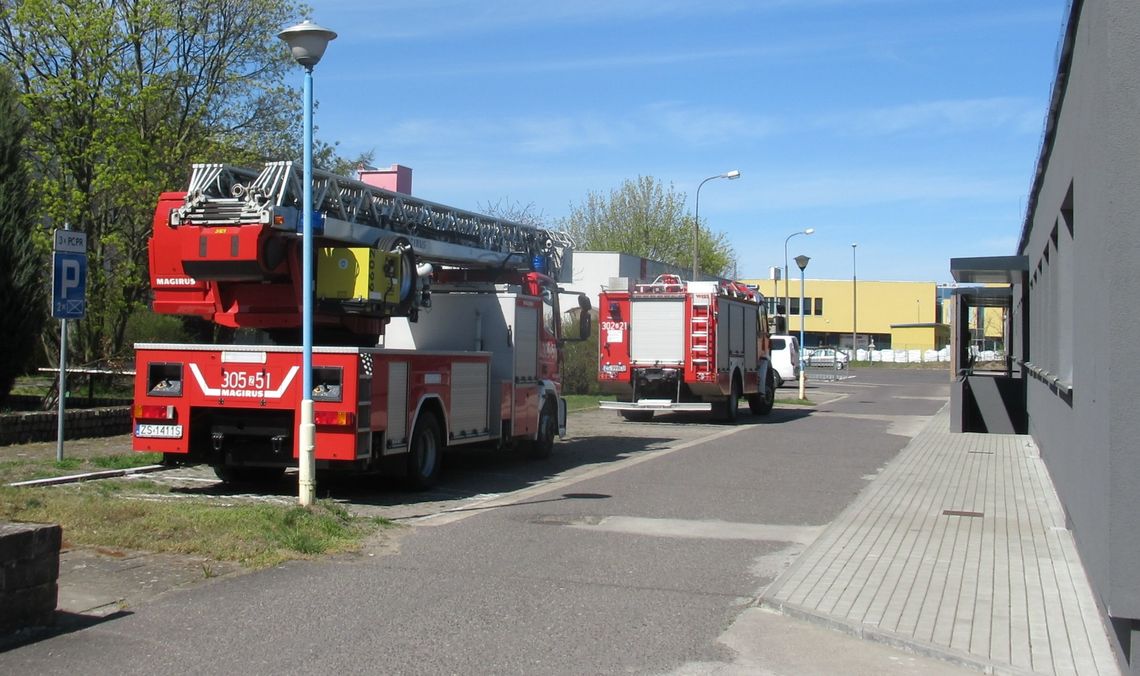 Nowa siedziba strażaków w Gryfinie i wozy ze Szczecina Nowa siedziba strażaków w Gryfinie i wozy ze Szczecina
