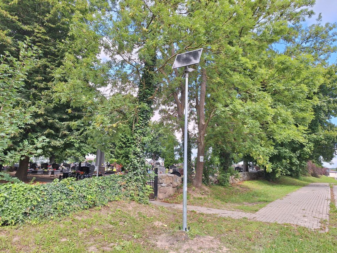 Nowe lampy solarne dzięki funduszowi sołeckiemu Nowe lampy solarne dzięki funduszowi sołeckiemu