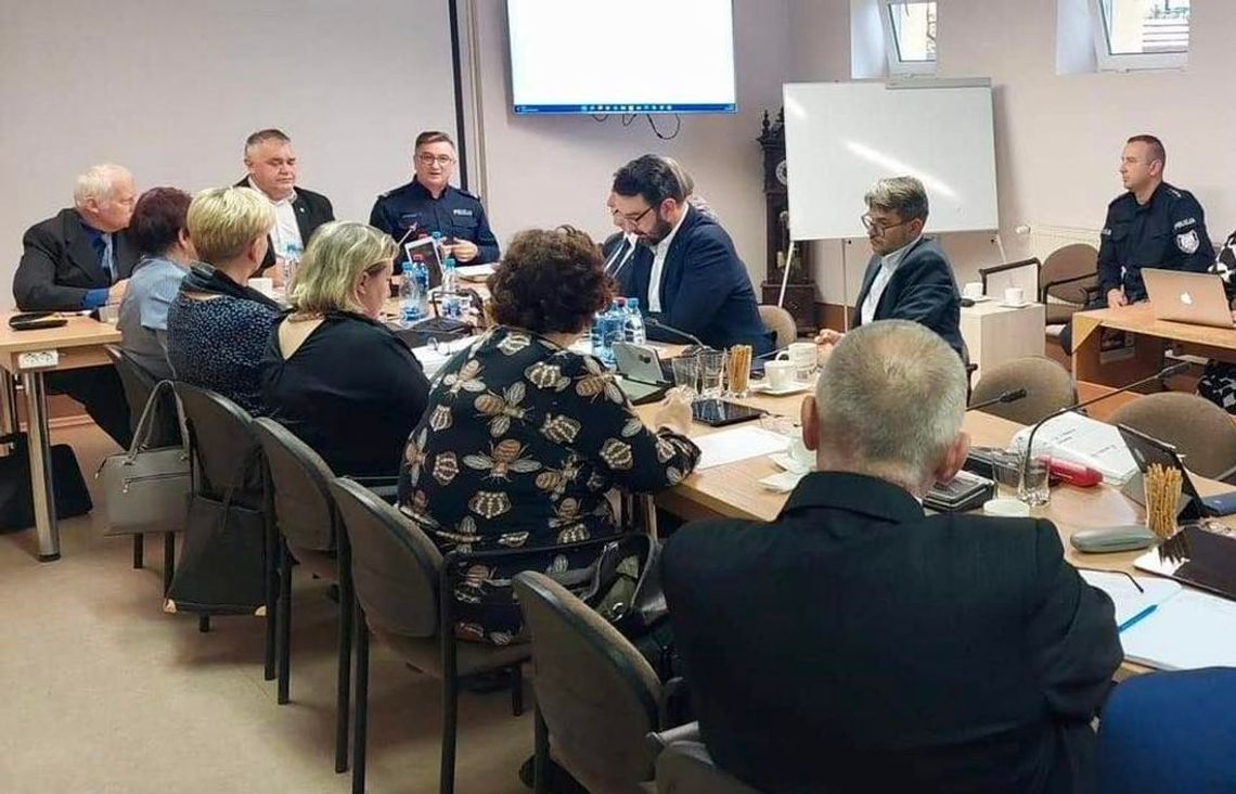 Nowego kierownika posterunku policji przedstawił komendant powiatowy