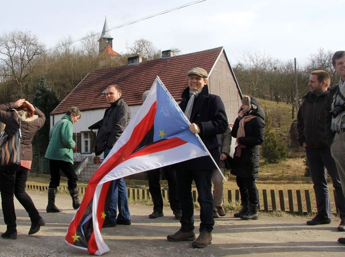 Nowoamerikanie debatują w regionie