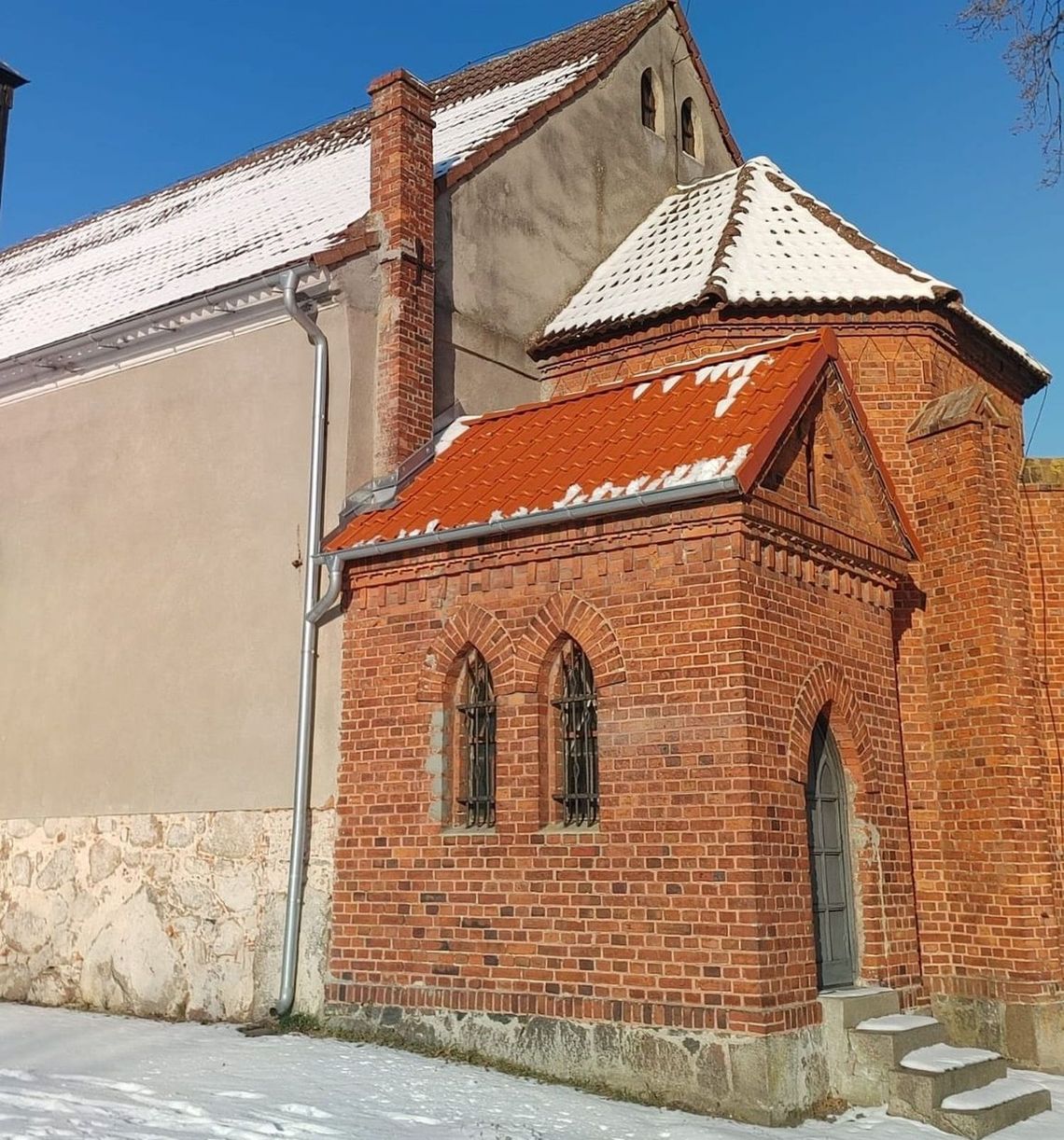 Nowy dach nad zakrystią. Ważna renowacja zakończona