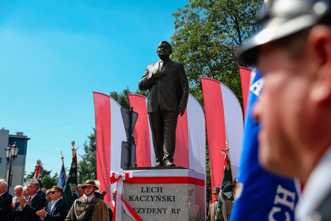 Nowy pomnik Lecha Kaczyńskiego jest samowolą budowlaną