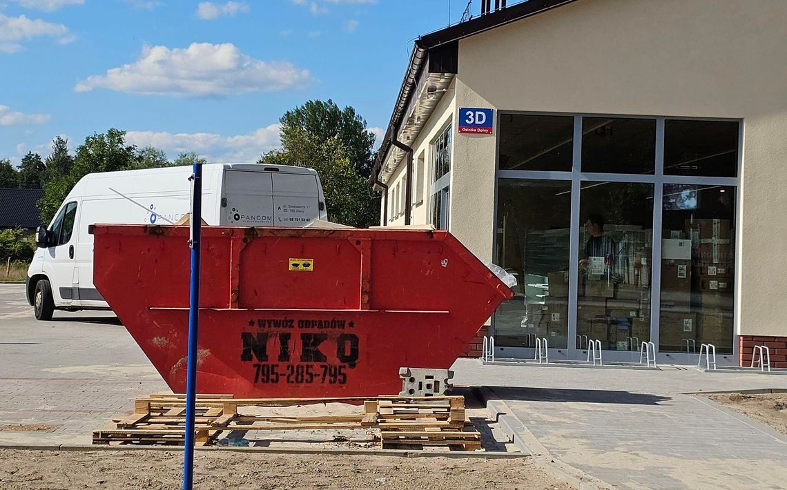 Nowy sklep Dino na ukończeniu: ma już panele i trwają prace wewnątrz obiektu Nowy sklep Dino na ukończeniu: ma już panele i trwają prace wewnątrz obiektu