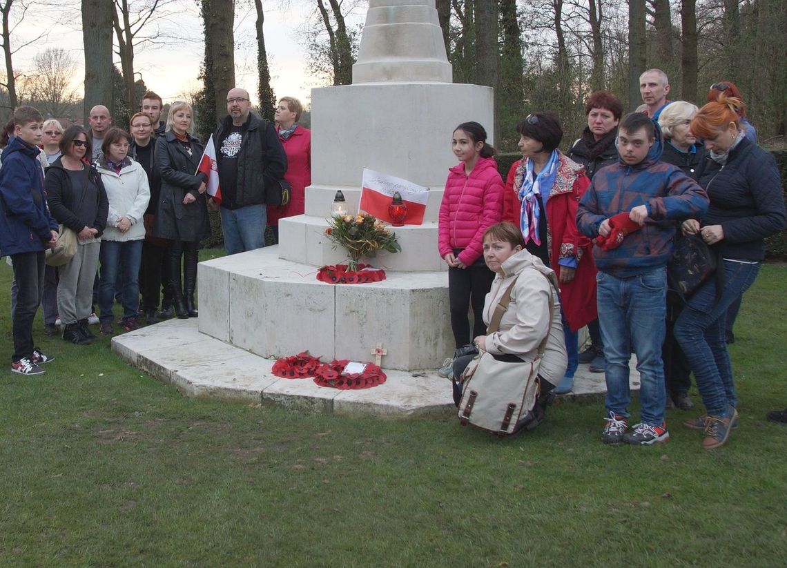 O jeden most NIE za daleko. Spotkanie w Tawernie przy moście, który łączy O jeden most NIE za daleko. Spotkanie w Tawernie przy moście, który łączy
