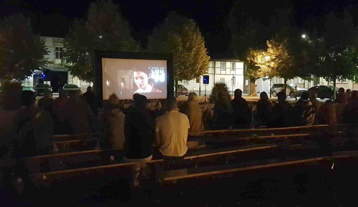 O miłości pod chmurką. Oby dopisała pogoda