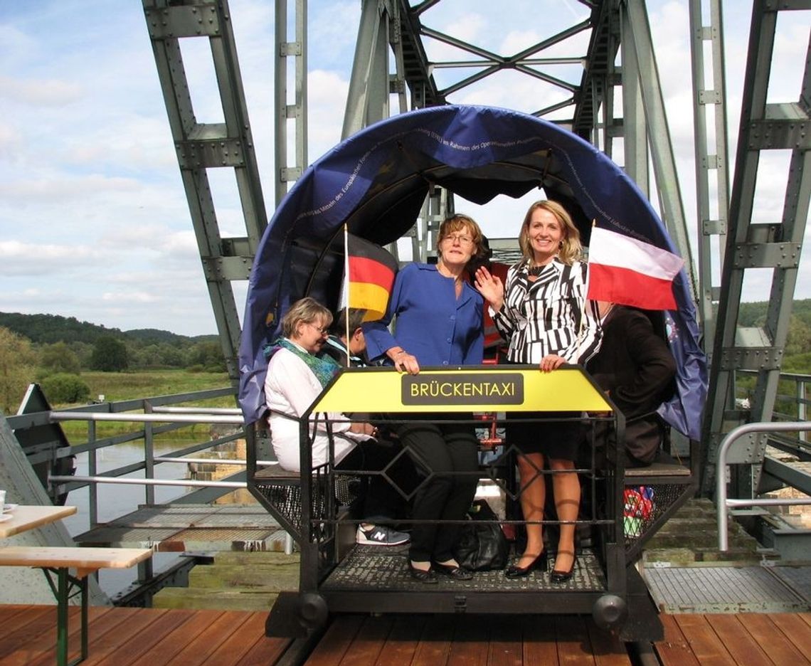 O nieczynnym moście na Odrze O nieczynnym moście na Odrze