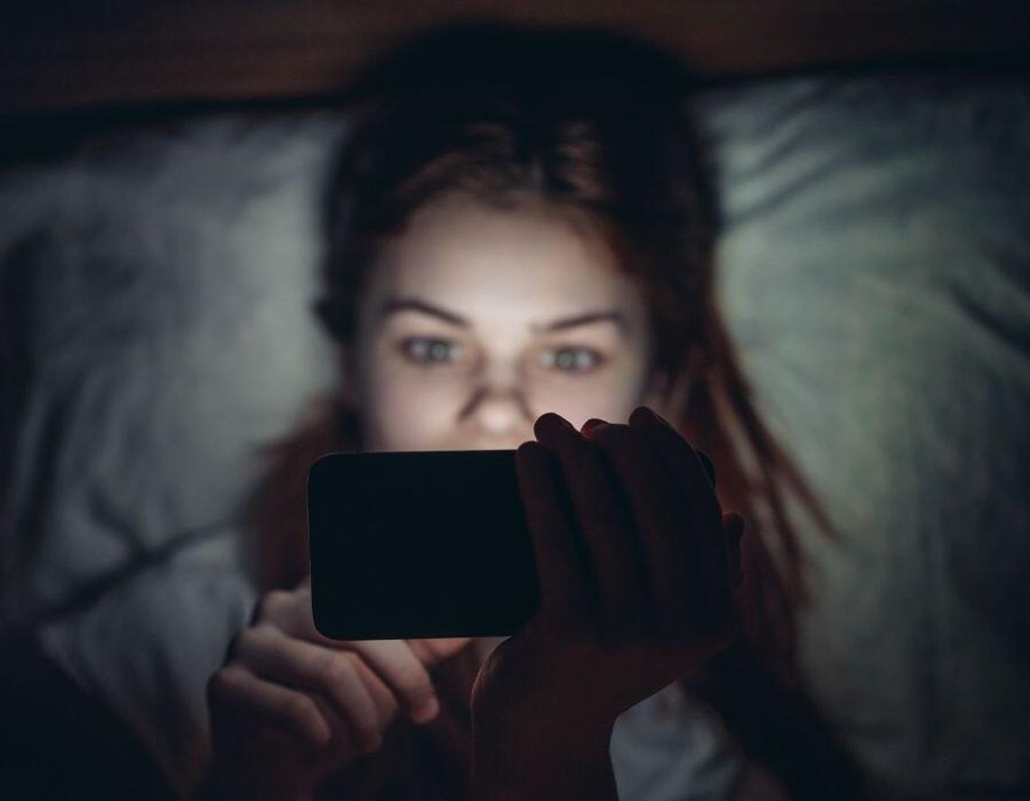 Chatbot zamiast psychologa. Dlaczego Polacy wolą rozmawiać o depresji i snach z algorytmem AI