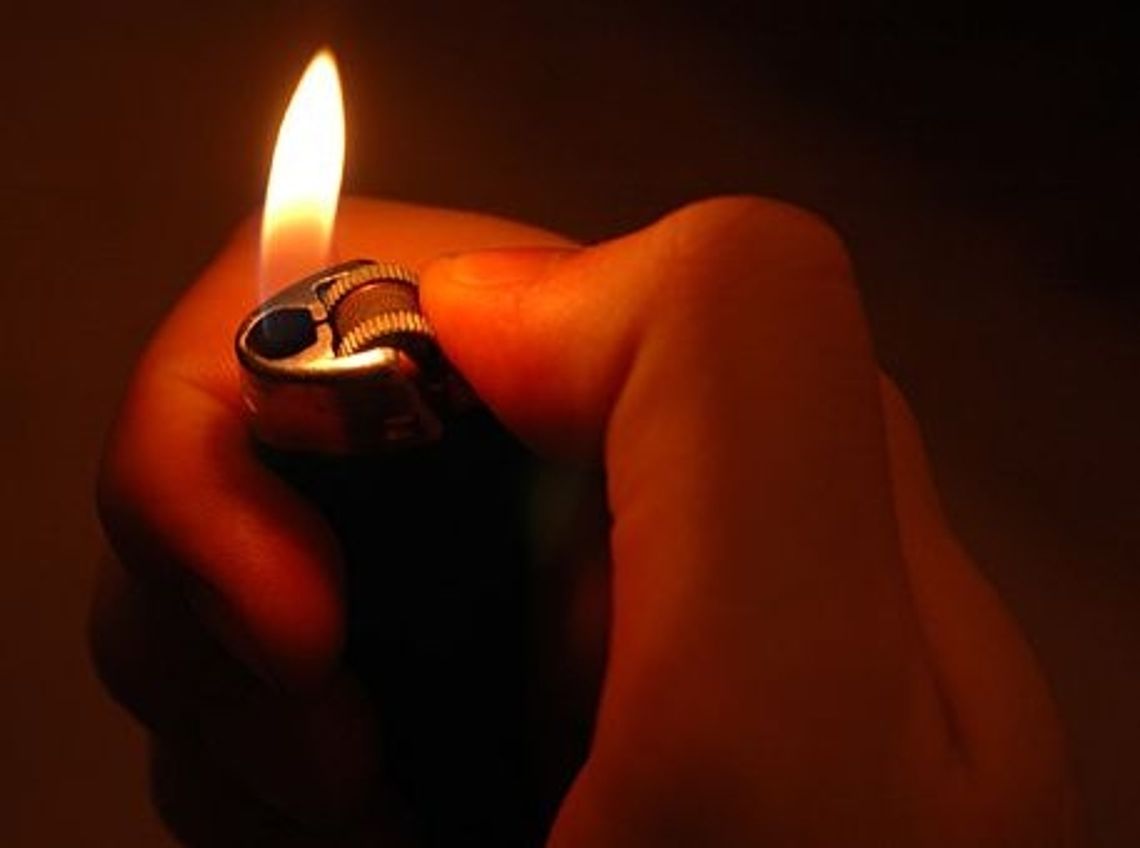 Oblał rodzinę benzyną i chciał podpalić Oblał rodzinę benzyną i chciał podpalić