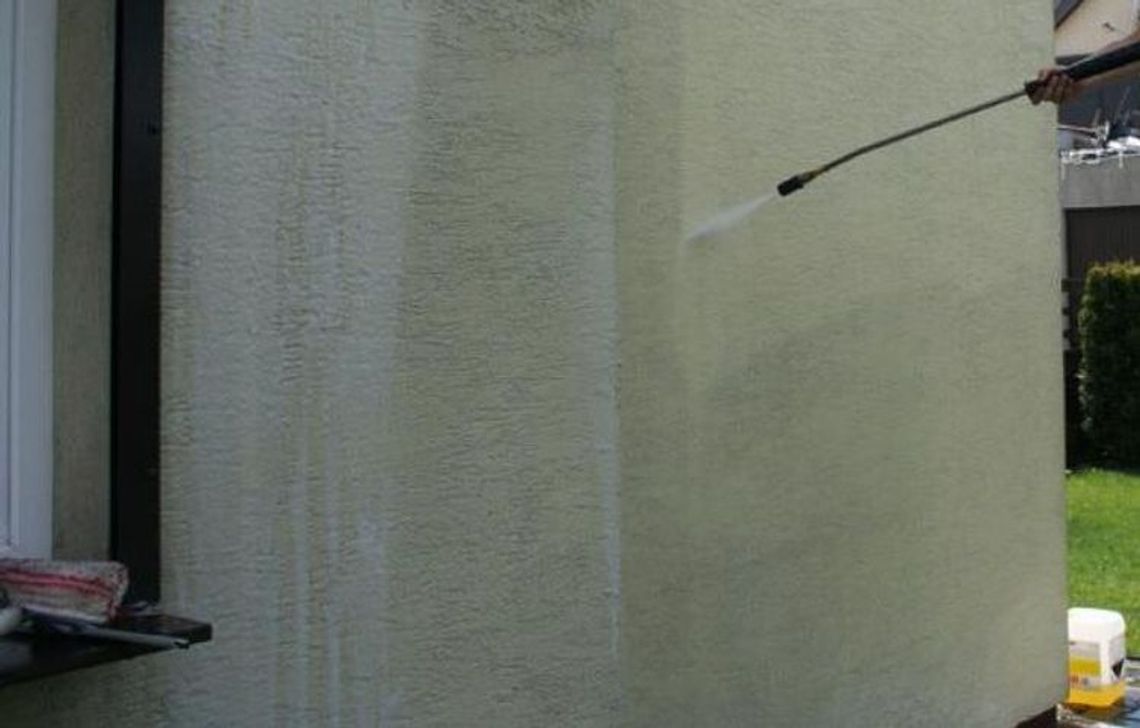 Obrzucił dom farbą w Boże Narodzenie Obrzucił dom farbą w Boże Narodzenie