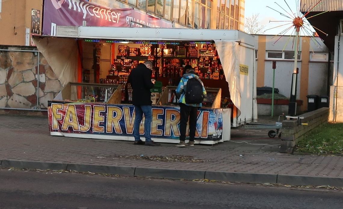 Od dziś ruszyła uliczna sprzedaż fajerwerków Od dziś ruszyła uliczna sprzedaż fajerwerków
