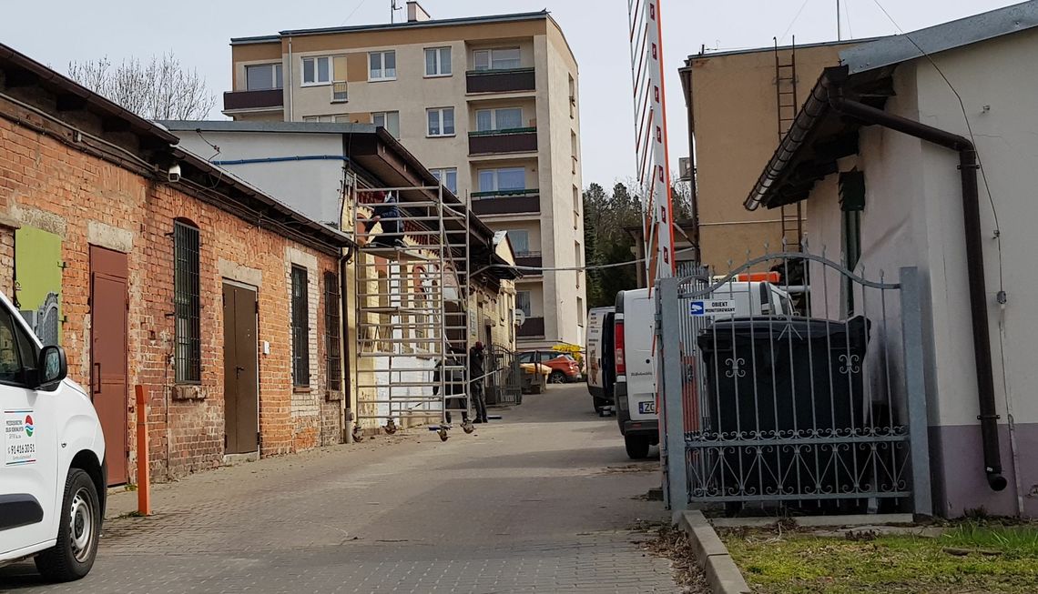 Odnawiają budynek należący do PUK