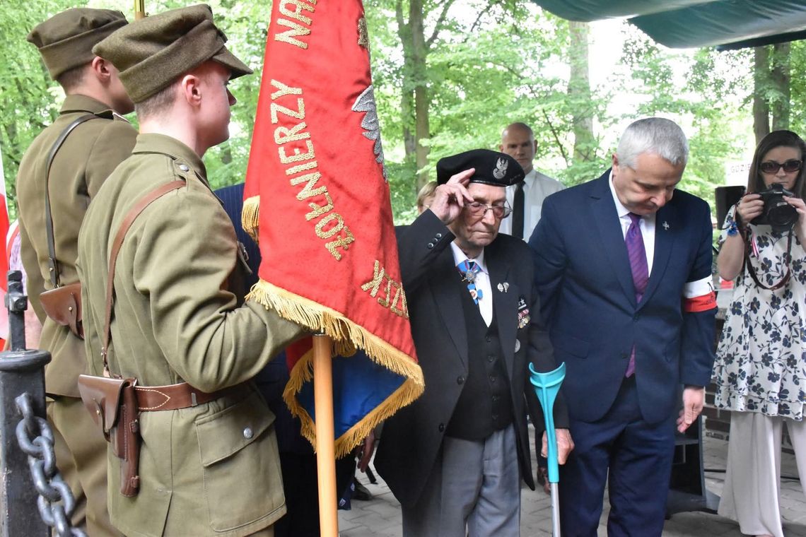 Porucznik Józef Kwiatkowski odsłonił Tablicę Pamięci Polaków Pomordowanych na Kresach Wschodnich II RP Porucznik Józef Kwiatkowski odsłonił Tablicę Pamięci Polaków Pomordowanych na Kresach Wschodnich II RP