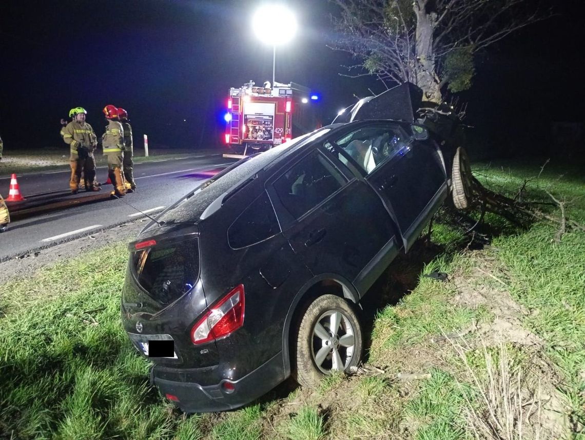 Odurzona wjechała prosto w drzewo. Policjanci nie mieli wątpliwosci.