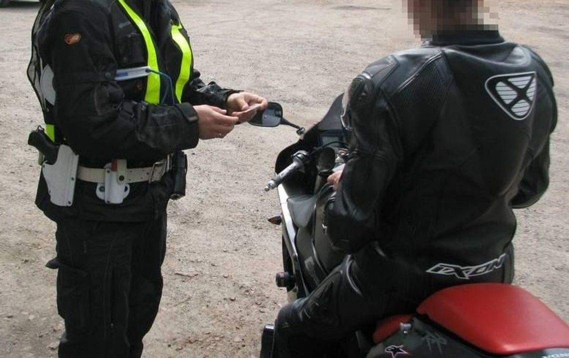 Odurzony jechał motorowerem po ul. 1 Maja Odurzony jechał motorowerem po ul. 1 Maja