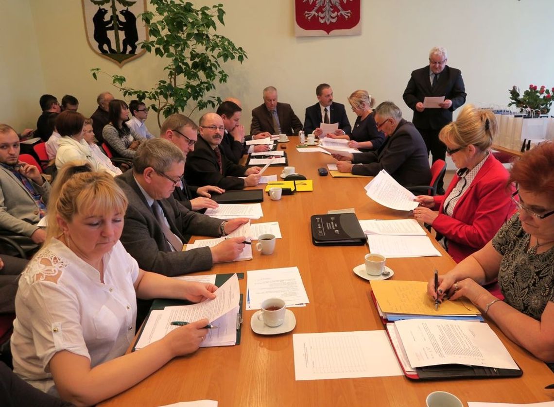 Odwołać burmistrza w referendum, a nie skarbnika zwalniać – uważa opozycja Odwołać burmistrza w referendum, a nie skarbnika zwalniać – uważa opozycja